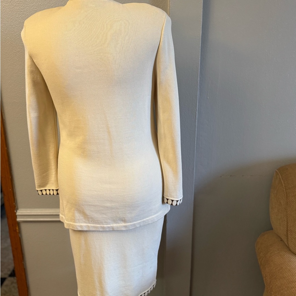 St. John Cream Skirt Set with Patterned Trim - Picture 2 of 7